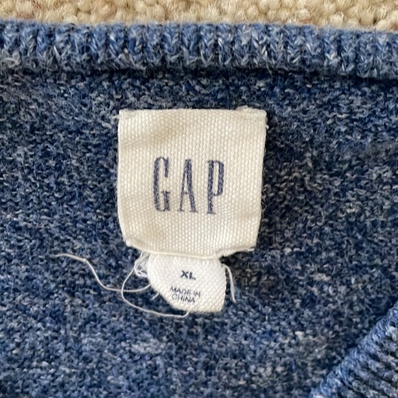 Gap v neck sweater - Picture 2 of 3